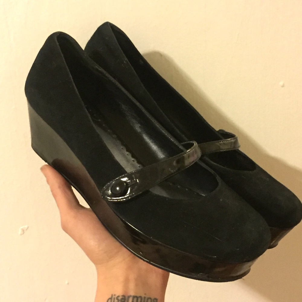 Wedged geisha style BCBG shoes 💕
